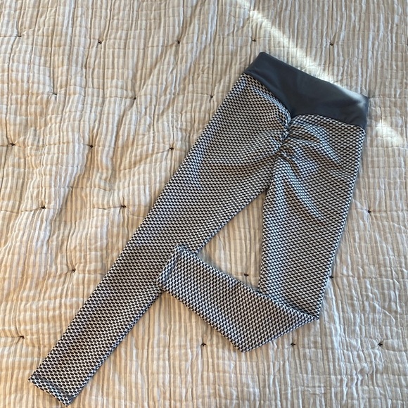 Reosse Leggings for Women, small, butt enhancing, yoga - Picture 3 of 5